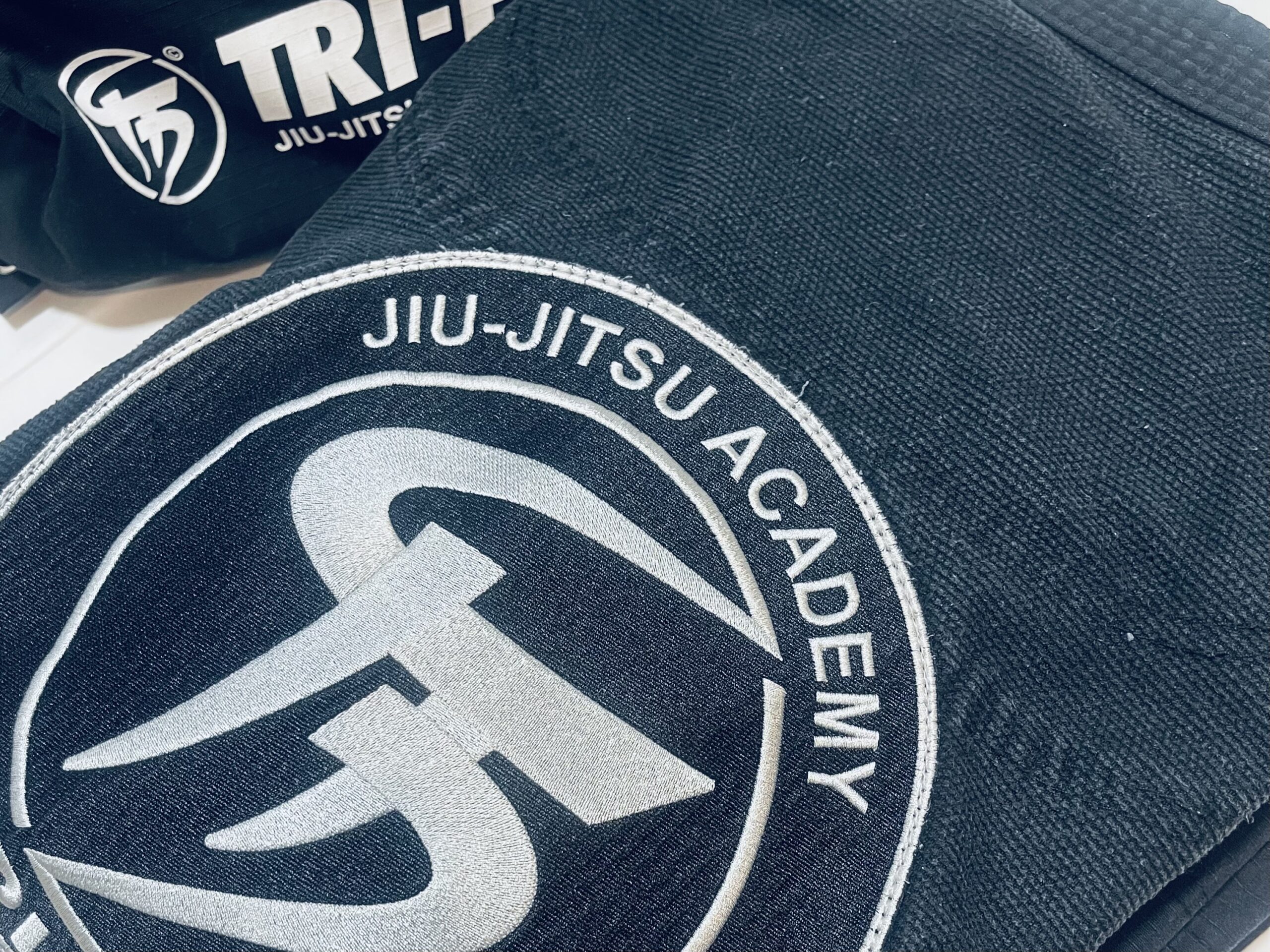 柔術のスパーリングで頸を捻挫。TRI-FORCEの柔術着